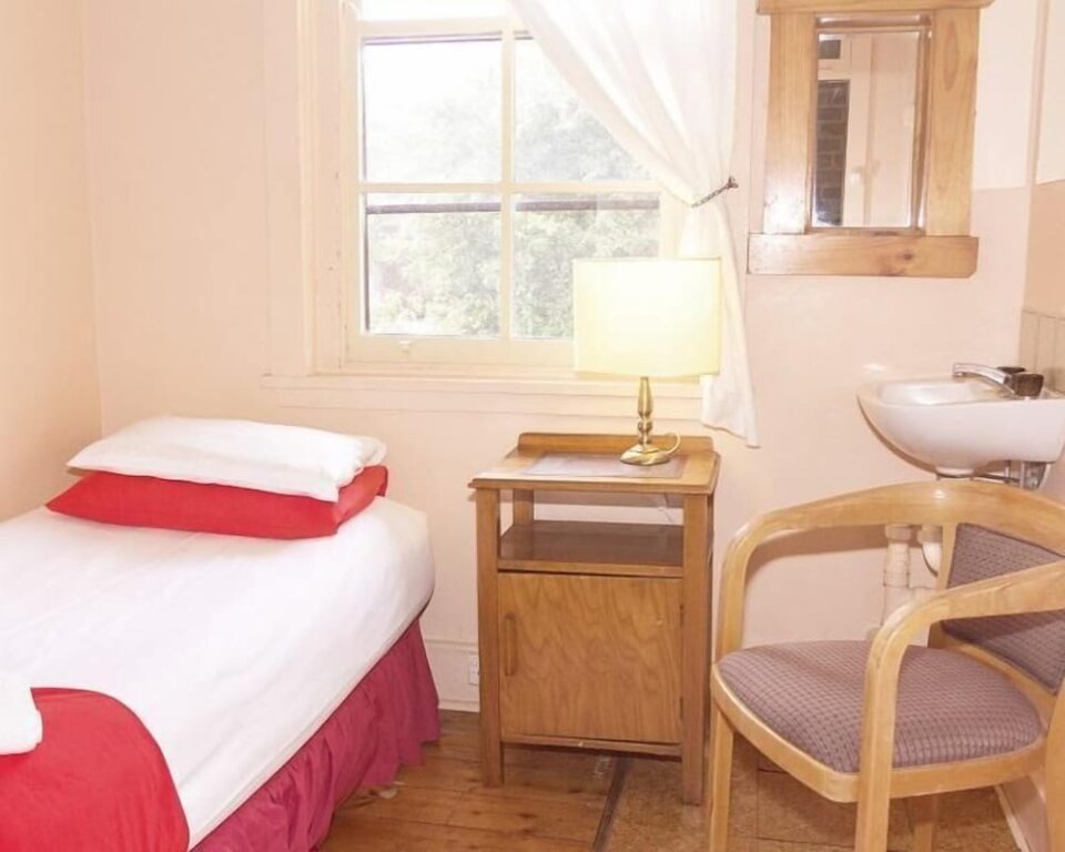 Кровать в общем номере Katoomba Mountain Lodge