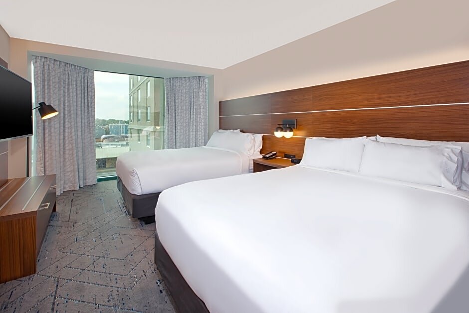 Четырёхместный номер Standard c 1 комнатой Holiday Inn Express Hotel & Suites Virginia Beach Oceanfront, an IHG Hotel