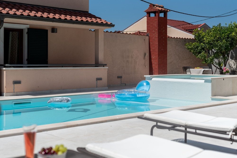 Апартаменты c 1 комнатой с видом на бассейн Villa Lavandula with heated swimming pool