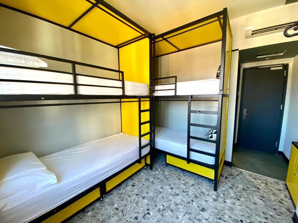 Кровать в общем номере (женский номер) YellowSquare Milan