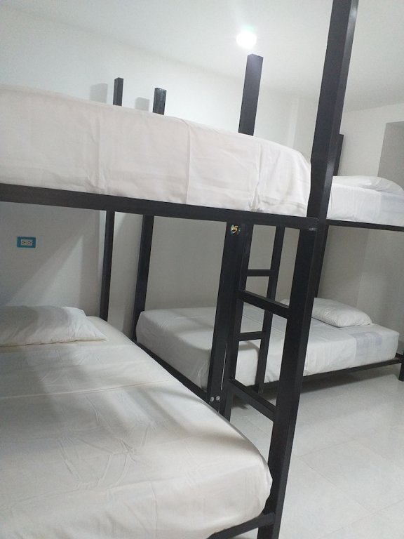 Кровать в общем номере Akualink