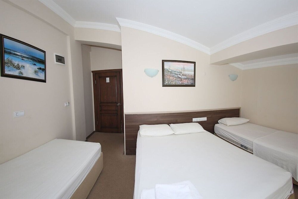 Standard Familie Zimmer mit Balkon Adahan Hotel