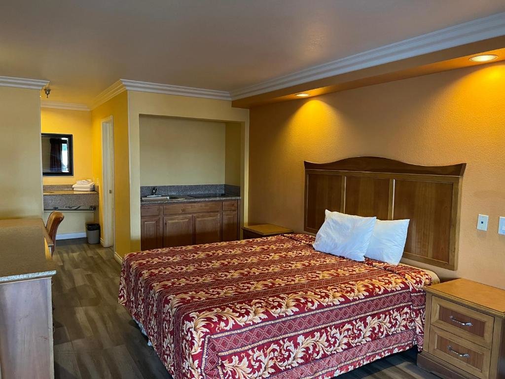 Standard room Industry Inn & Suites