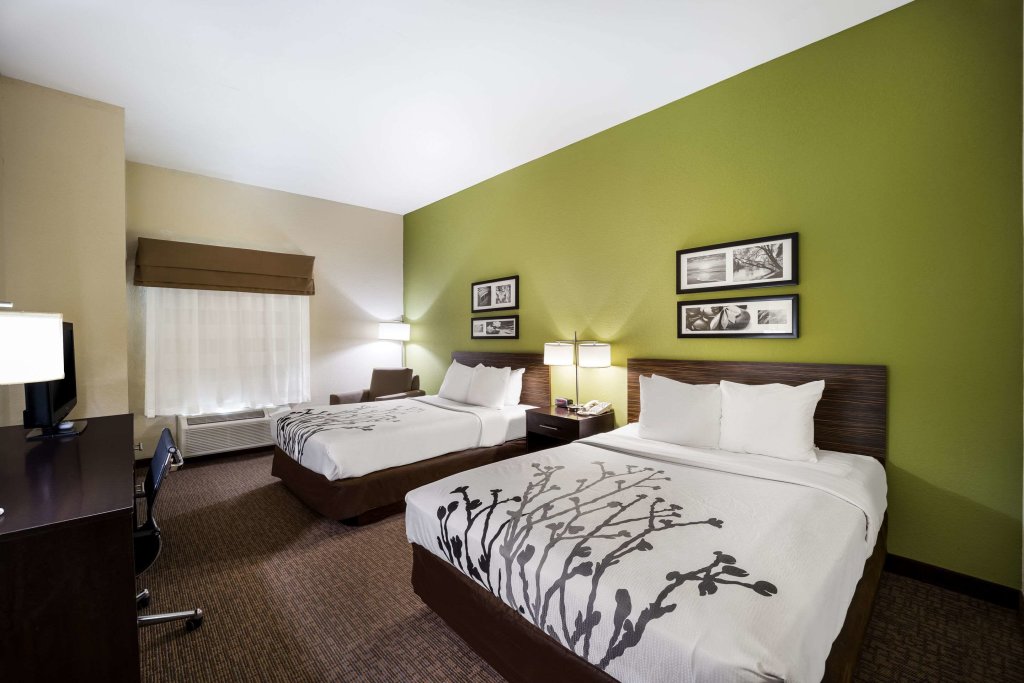 Четырёхместный номер Standard Sleep Inn & Suites