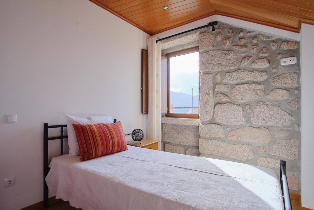 Standard Triple room with view Casa De Igarei