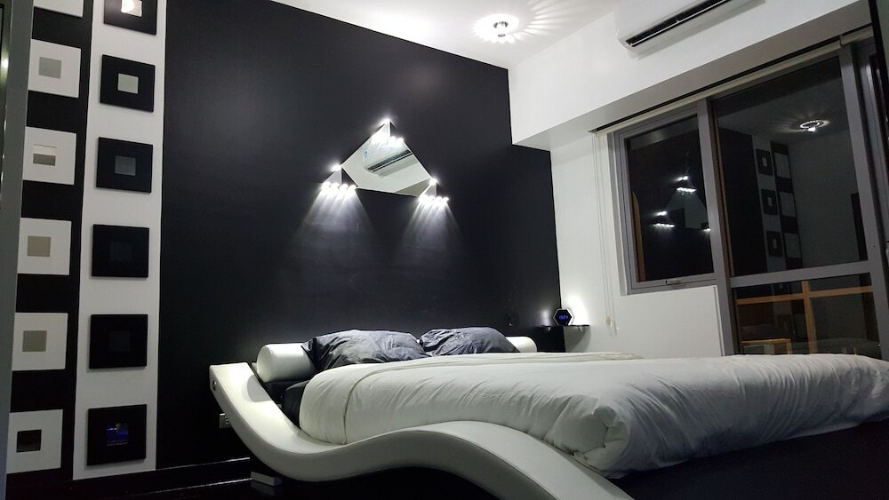 Luxury room Lower Penthouse Unit in Acqua Residences