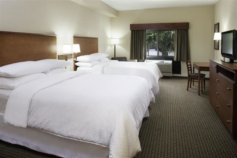 Standard room Four Points by Sheraton Fort Myers Airport