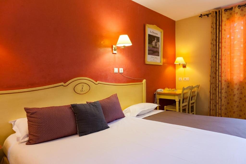 Двухместный номер Comfort LOGIS HOTEL & RESTAURANT L'ETAPE Bouc Bel Air - Gardanne