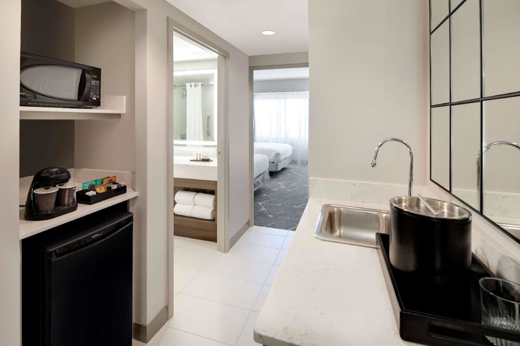 Четырёхместный номер Standard Embassy Suites by Hilton Atlanta Perimeter Center