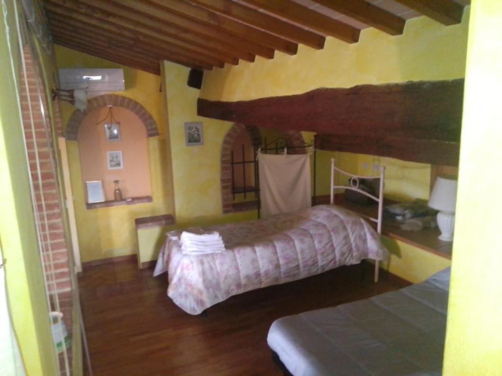 Кровать в общем номере (женский номер) Affitta camere San Miniato