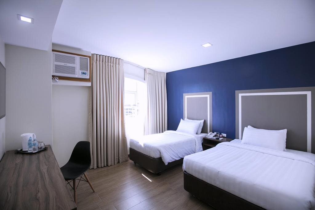 Deluxe Triple room S Hotel & Residences