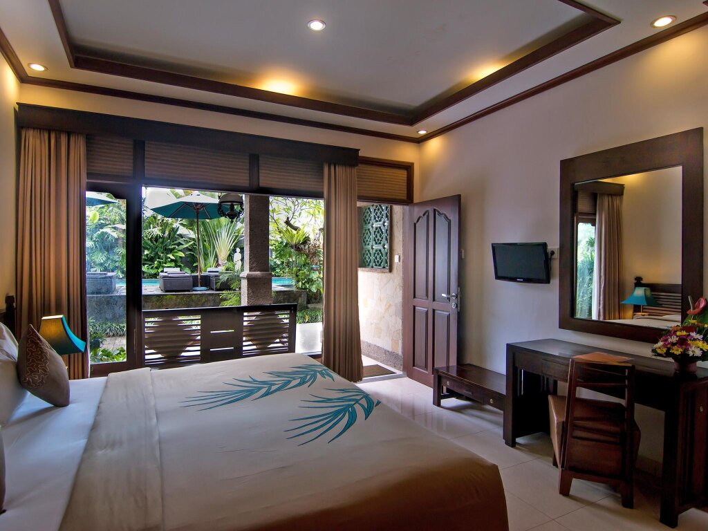 Номер Deluxe с балконом и с видом на бассейн De Munut Balinese Resort