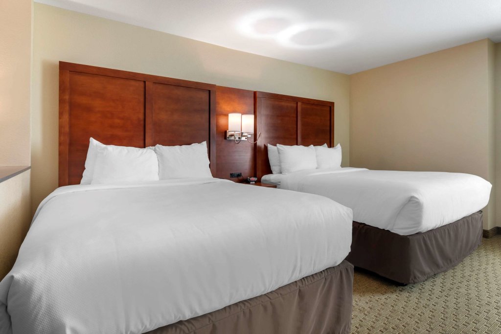 Четырёхместный номер Standard Comfort Inn & Suites Euless DFW West