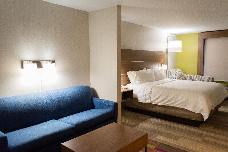 Standard room with balcony Holiday Inn Express Hotel & Suites Muskogee, an IHG Hotel