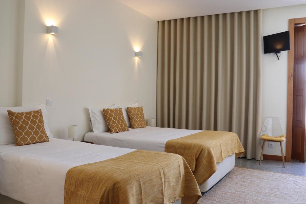 Standard Triple room with balcony Enjoy Viana - Guest House