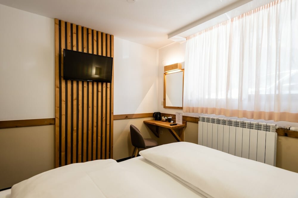 Standard Double Basement room Hotel Modus