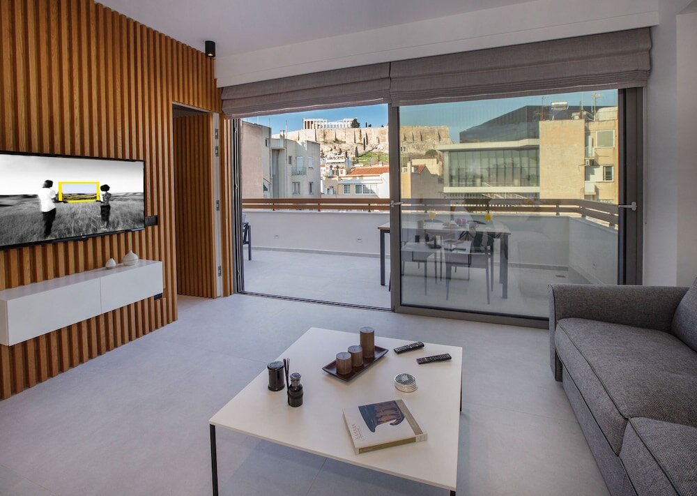 Номер Luxury пентхаус c 1 комнатой с балконом и с видом на город Acropolis Golden Suites by GHH