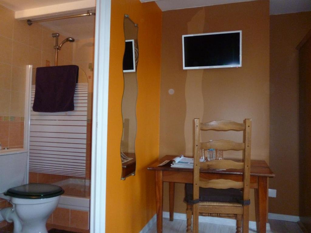Standard Double room with street view Auberge Le Cheval Blanc