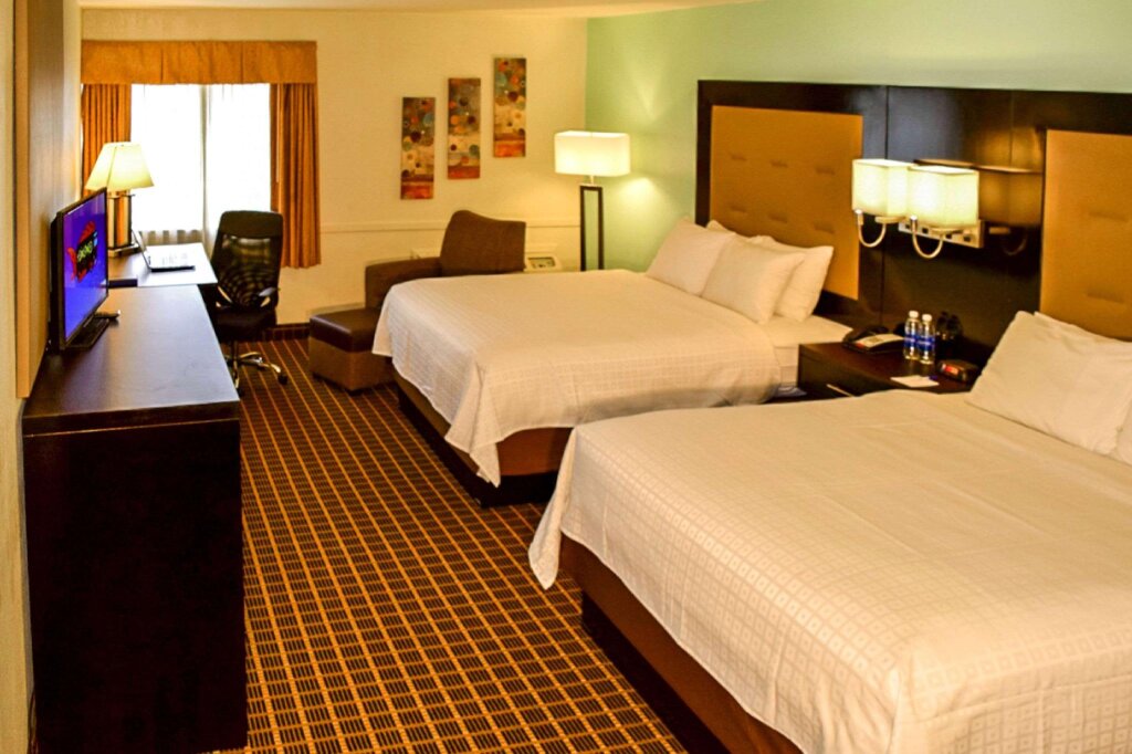 Четырёхместный номер Standard Clarion Hotel Rock Springs-Green River