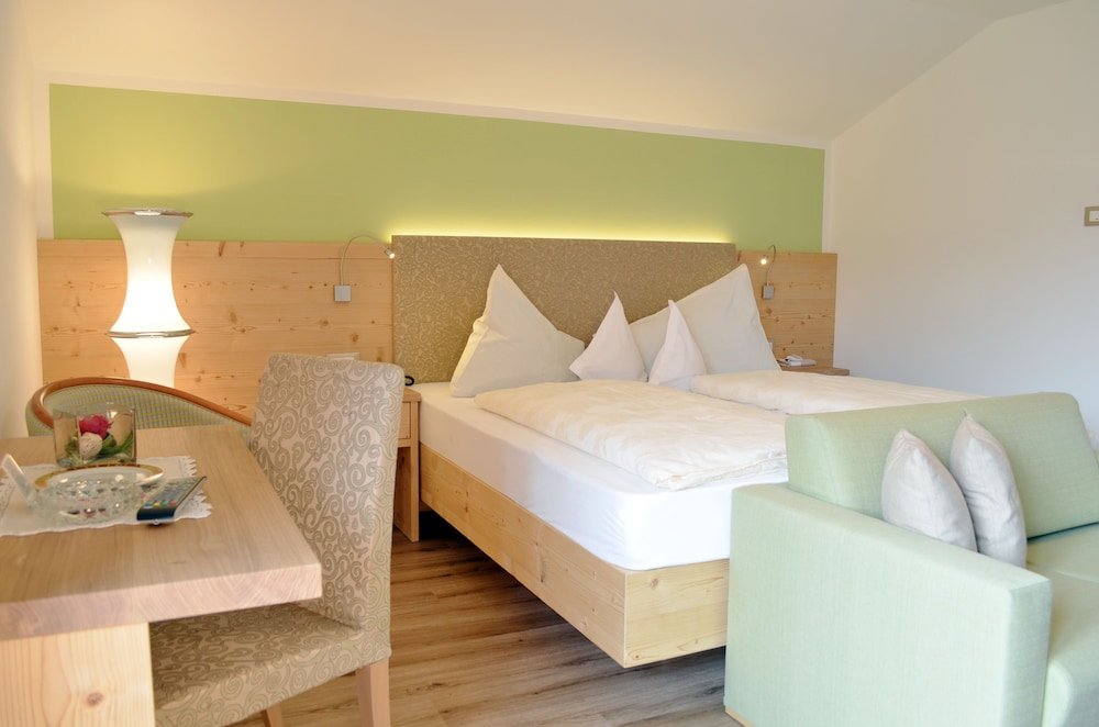 Komfort Doppel Zimmer mit Balkon und mit Bergblick Hotel Karin