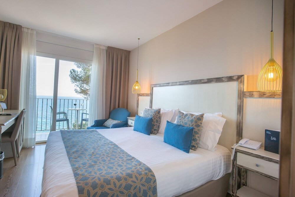 Номер Superior с балконом и с видом на море Park Hotel San Jorge & Spa by Escampa Hotels