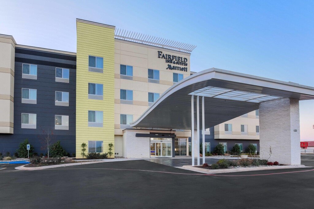 Люкс c 1 комнатой Fairfield Inn & Suites by Marriott Wichita Falls Northwest