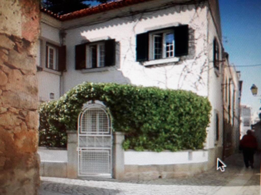 Коттедж 3 Bedroom Town House - Historic Centre of Cascais. 100 mts from the beach and centre of Cascais