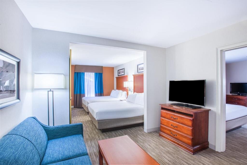 Двухместный люкс Holiday Inn Express Hotel & Suites Brattleboro, an IHG Hotel