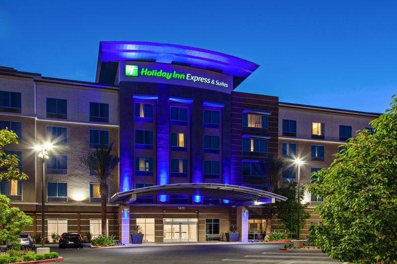 Полулюкс Holiday Inn Express & Suites Anaheim Resort Area, an IHG Hotel