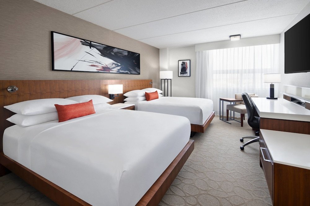 Standard Quadruple room with balcony Delta Hotels