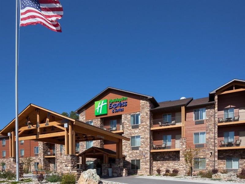 Suite with mountain view Holiday Inn Express Hotel & Suites Custer, an IHG Hotel