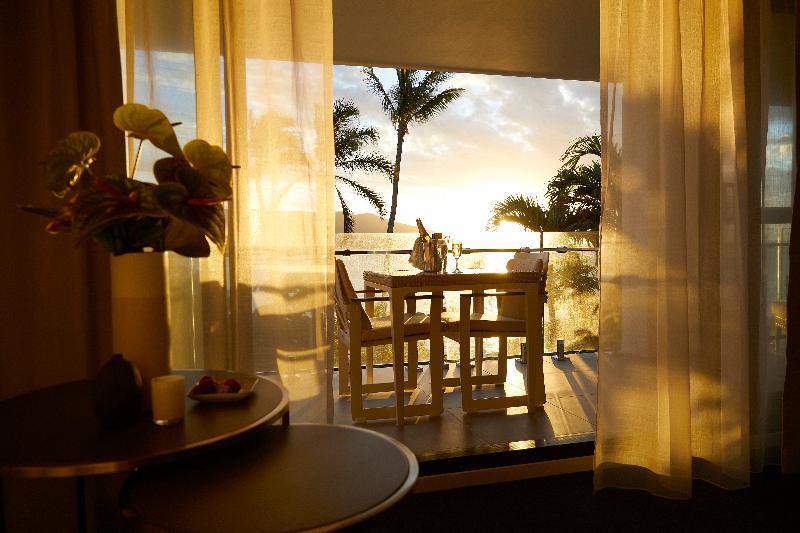 Люкс Deluxe с балконом и с видом на океан Daydream Island Resort