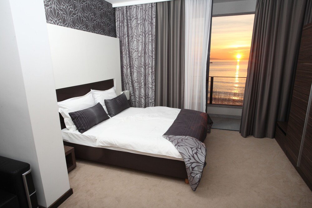 Двухместный номер Classic с балконом и с видом на море Hotel Beach Split