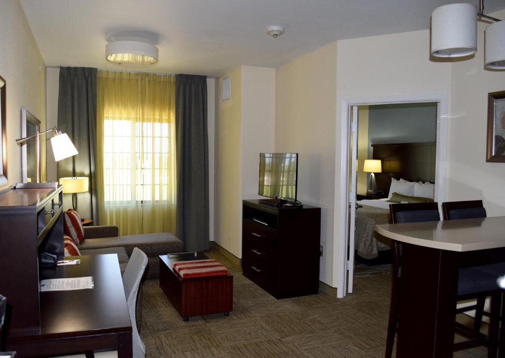 Двухместный номер Standard c 1 комнатой Staybridge Suites Houston Stafford - Sugar Land, an IHG Hotel
