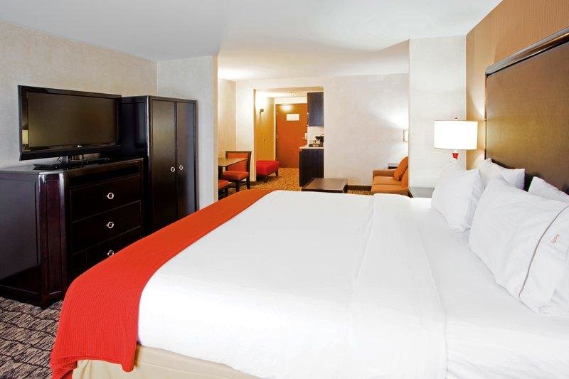 Кровать в общем номере Holiday Inn Express & Suites Columbia - East Elkridge, Jessup an IHG Hotel