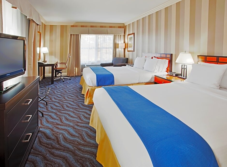 Четырёхместный люкс c 1 комнатой Holiday Inn Express Hotel & Suites Santa Cruz, an IHG Hotel