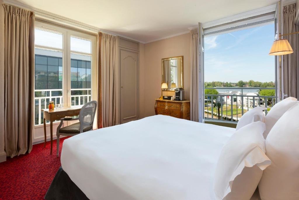Deluxe Zimmer mit Balkon und mit Seeblick Hôtel Barrière le Grand Hôtel Enghien-les-Bains