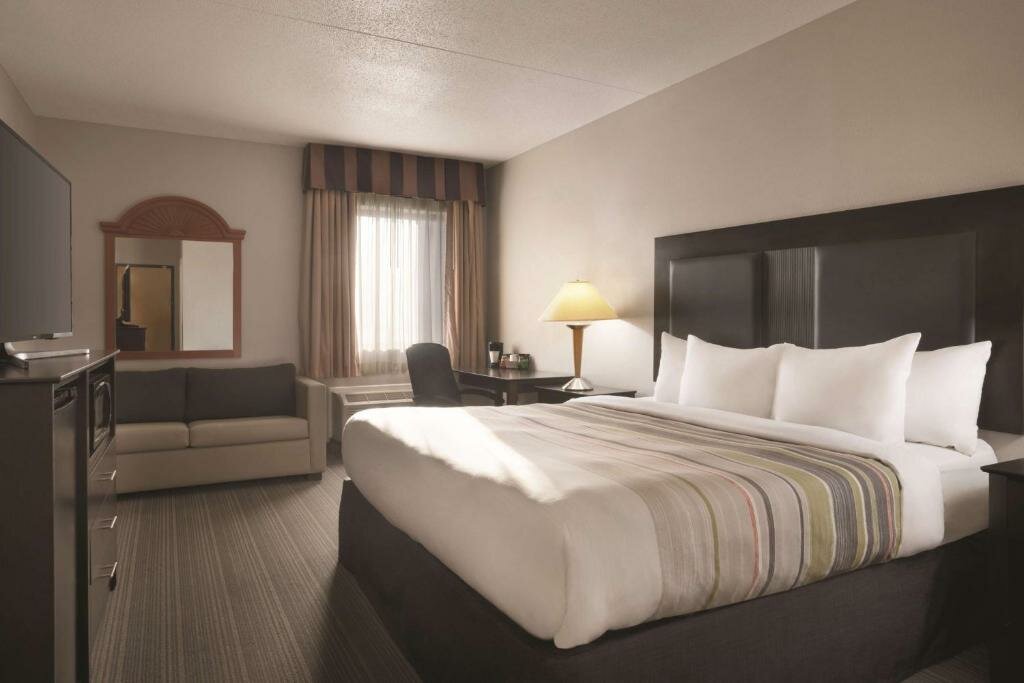 Двухместный люкс c 1 комнатой Country Inn & Suites by Radisson, Indianapolis East, IN