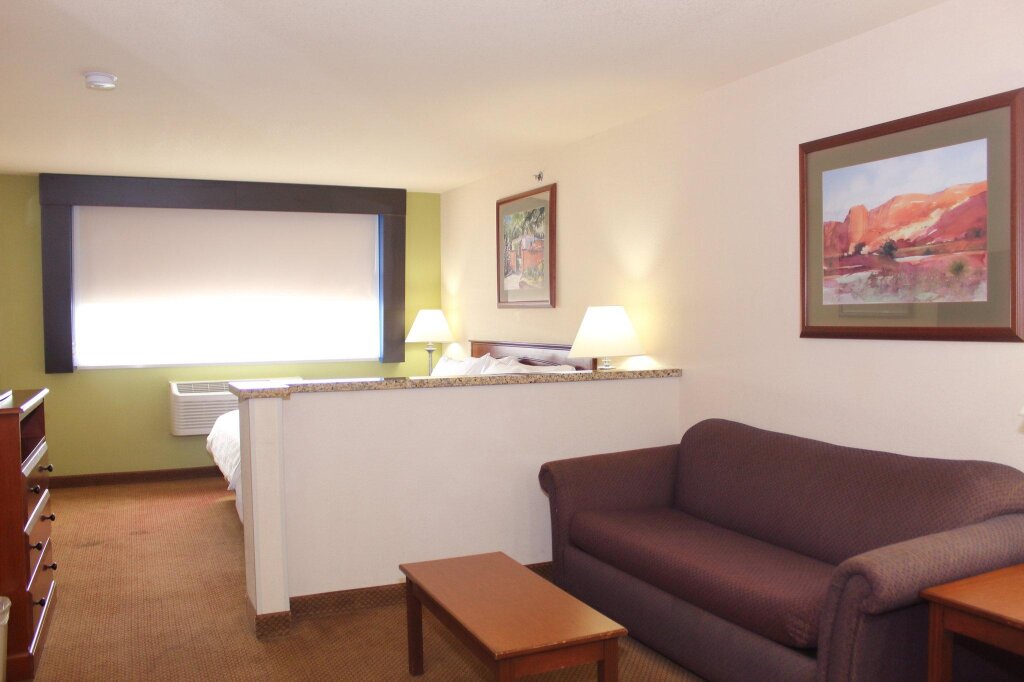 Camera Standard Holiday Inn Express Hotel & Suites Farmington, an IHG Hotel