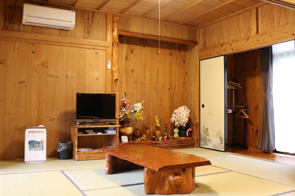 Standard Family room Yakusugi House