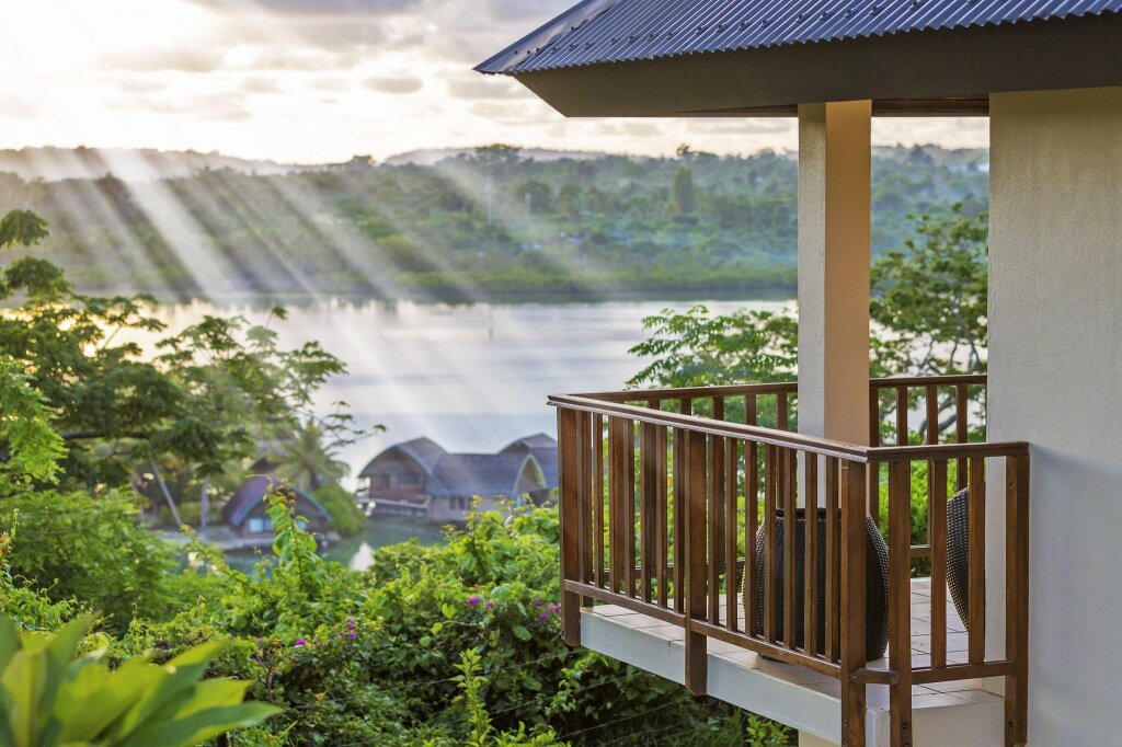 Бунгало с видом на залив Mangoes Resort