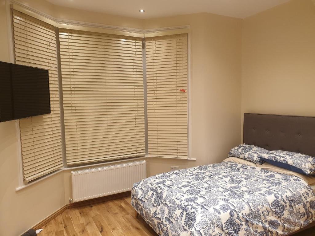 Студия London Luxury Apartments 5 min walk from Ilford Station, with FREE PARKING FREE WIFI