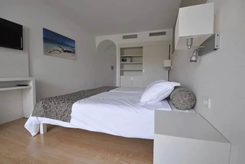 Standard Double room with balcony Hotel Cala d'Or Gardens