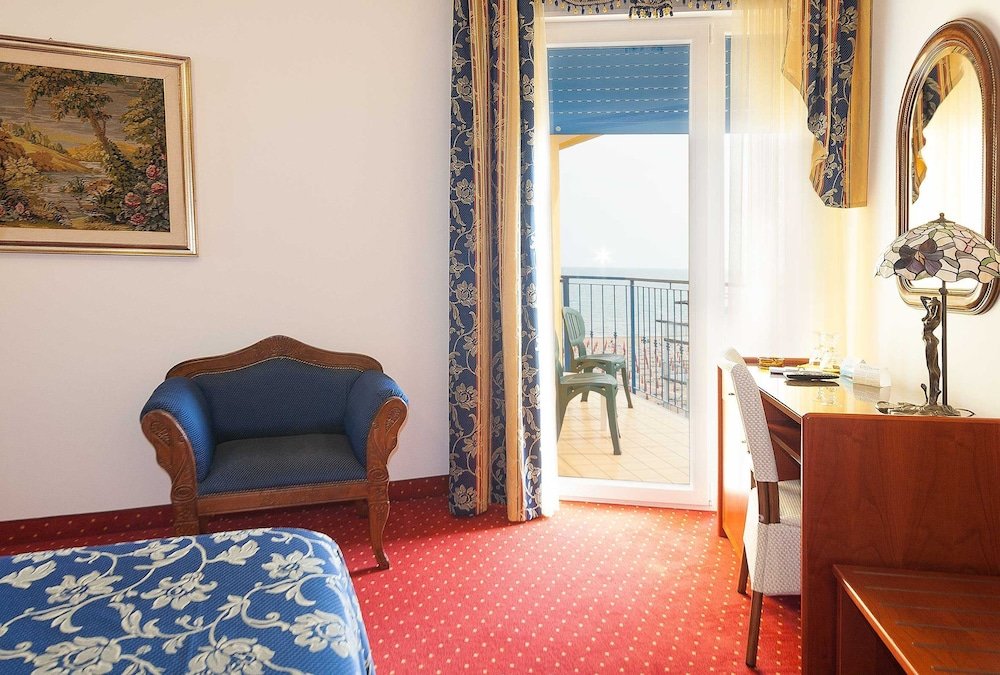 Habitación doble Estándar con balcón y con vista parcial al mar Hotel Napoleon