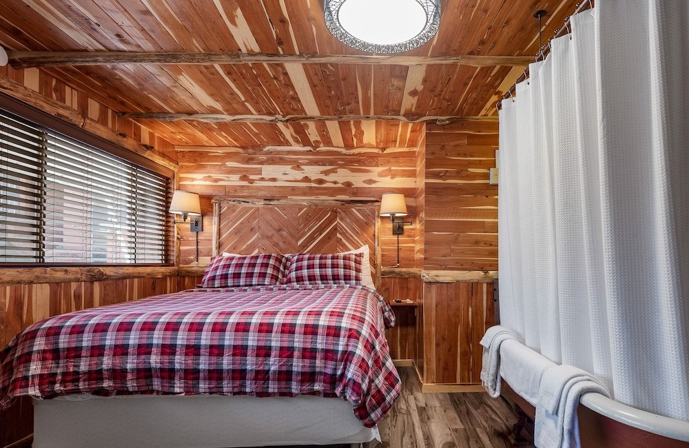 Classic room Log Cabin Inn