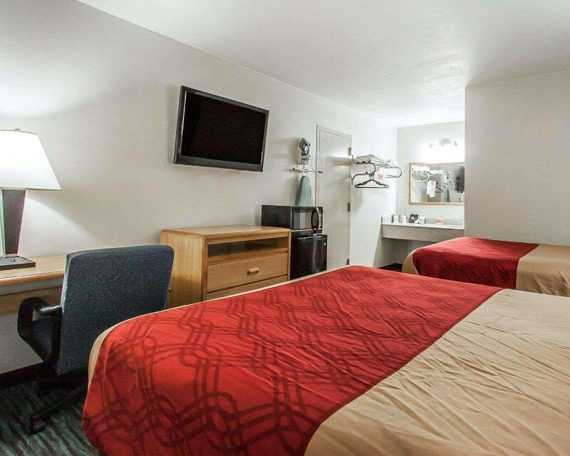 Standard Vierer Zimmer Econo Lodge Inn & Suites