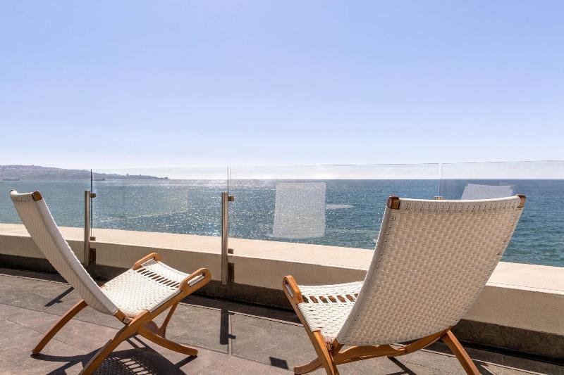 Номер Superior с балконом и с видом на океан Sheraton Miramar Hotel & Convention Center