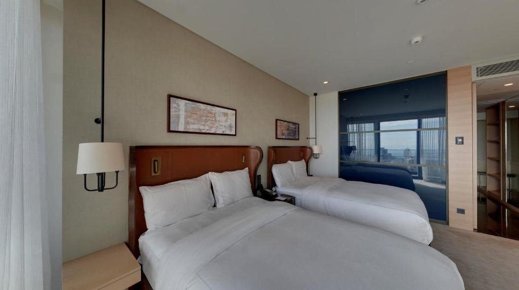 Четырёхместный люкс Fairmont c 1 комнатой Fairmont Quasar Istanbul Hotel