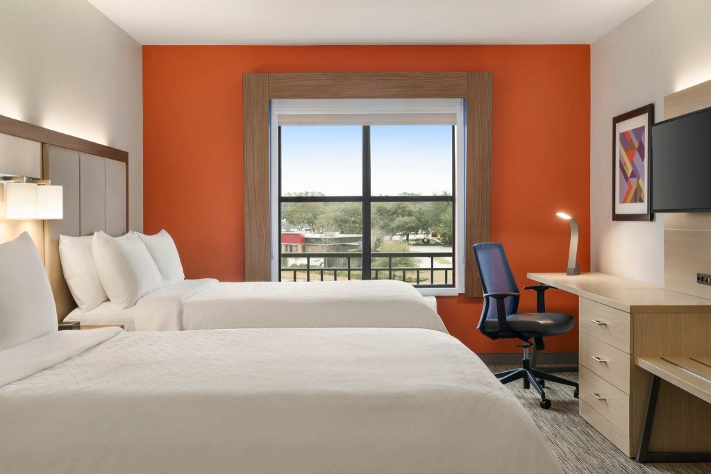 Standard quadruple chambre Holiday Inn Express & Suites Mt. Pleasant, an IHG Hotel