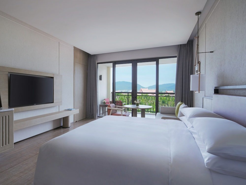 Camera doppia Standard con balcone e con vista sul giardino Sanya Marriott Yalong Bay Resort & Spa